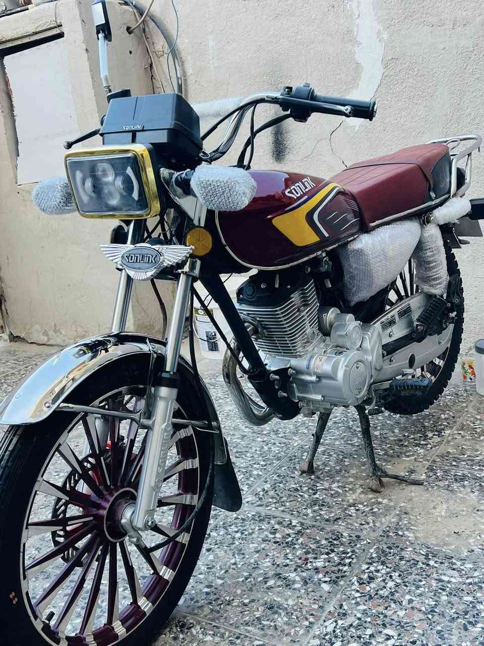 السلام عليكم
دراجه ايراني سيفان 

موديل 2024. شكل ال 25.            محرك    200cc

لون ماروني دراجه زيرو ما مدحلك بحلالي بس تركب وتشوف ذا مو أريح من البوكسر كهربائيات  اشاير كله شغاله كامله           اوراق كامله 

❗️دراجه سوبر يعني تبريد لمكينه.         ***********  

السعر_____750  ولحد يكسر بيه تلكه احسن منه 

                       ❗️كفاله عامه  

مكاني بغداد العامريه      رقم ***********
