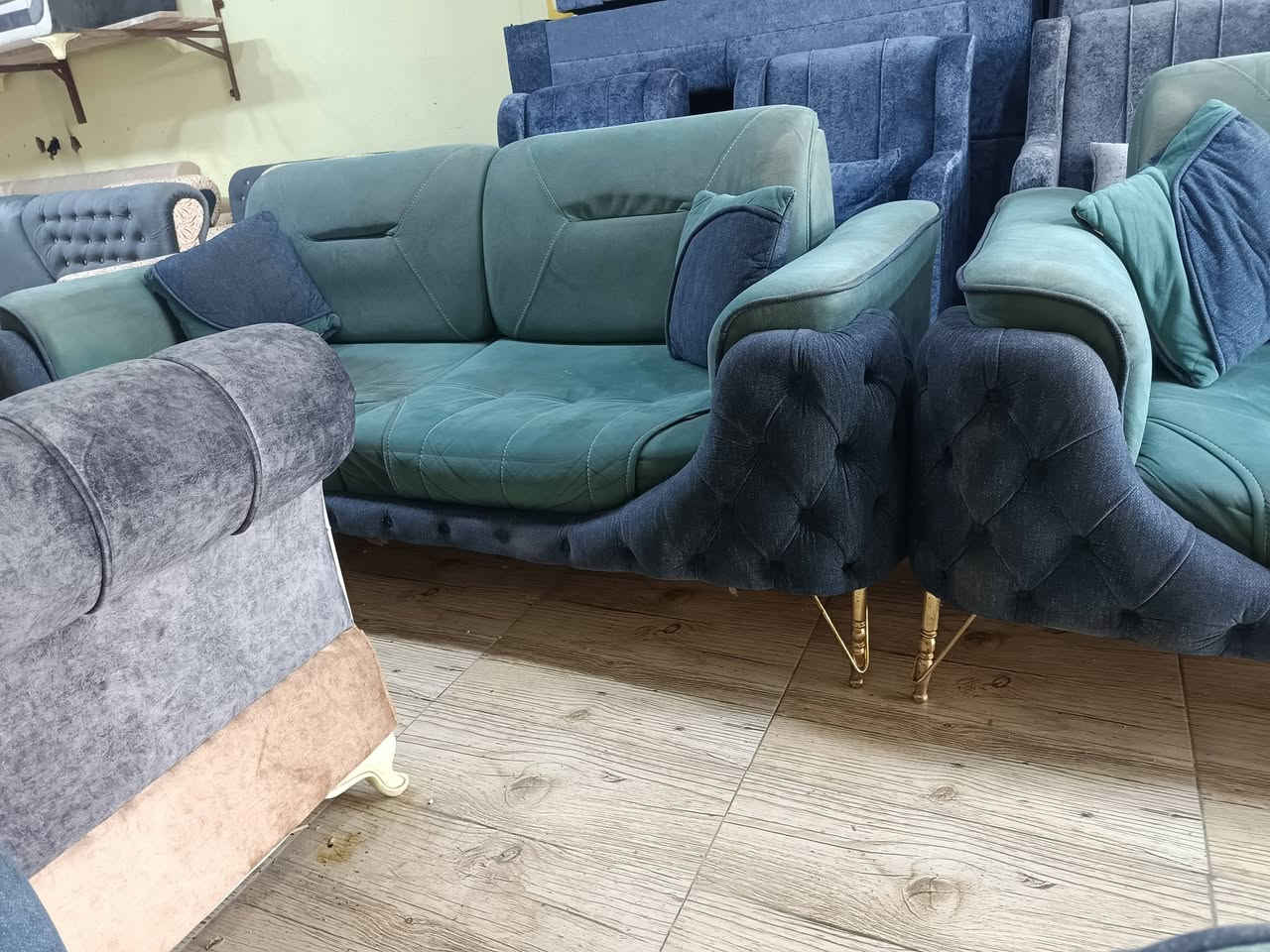 مستخدمات اتخامه عشر مقاعدنضيف حيل للبيع تركي مودرن السعر مناسب حيدر البدري مامتوجد بلفيس واتساب او اتصال العزه الجديده ***********
