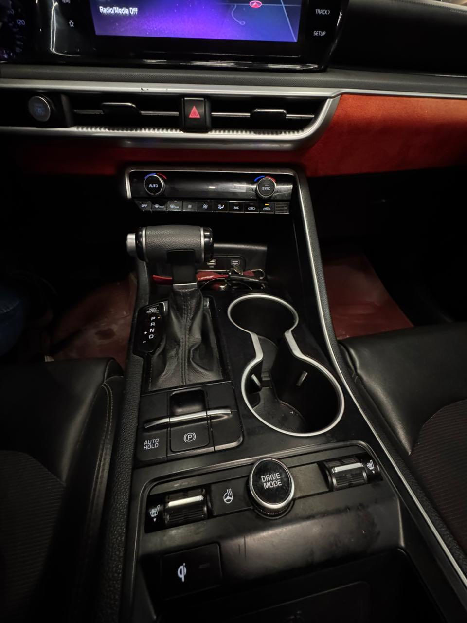 السلام عليكم
كيا 2022 K5 GTLINE لون ازرق فول مواصفات واحد على واحد
رقم اربيل باسم شركه
السياره حادثه دعاميه وبارد بالبندحسب صور الموضحه ايرباك دركه وراجع سستم

المواصفات GT LINE فول 1/1. 

1- بصمة ابواب + تشغيل عن بعد. 

2- شاشة حجم كبير  

3- رادار امامي وجانبي وخلفي و بريك طوارئ وحساسات خلفيه. 

4- هاندبريك بصمة +ميموري كشن + تبريد وتدفئه كشنات وتدفئه استيرن + كشنات الاماميه كهرباااء.+شحن واير ليس. 

5- صندوق ذكي يفتح عند الاقتراب

6- بك لايت لد

7- ويل كب  كروم

8- تبريد شاشة منفصل+ قطعتين تبريد. 

10- سياقة الكترونية + تحديد مسار.  

12-  نظام الترحيب الصوتي + الشاشات. 

14- 5 وضعيات قيادة بل ماوس 

15-اوتو هولد للتوقف الالكتروني بل ازدحام. 

16- محرك 1600 turbo 

17-كامرة خلفيه

ملاحضة هاي السيارة تعتبر اعلى فئة 

183  بيهة مجال بسيط حك الجيه

مكاني البصره ***********
