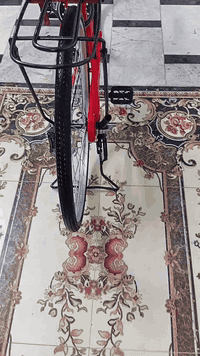 السلام عليكم بايسكل مطالع صار له خمسه ايام موديل 21 السعر 165 هذا الرقم***********
