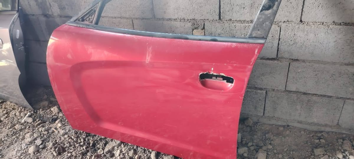 سلام عليكم للبيع باب خلفي وره سايق الون رصاصي صدر الحمام مال مديل من ١٥ الئ ٢٣ بدون صبغ بلادي كامله سعر 200  عندي باب احمر مال سايق فارغ وعندي بيبان مال جارجر من 8 الى 10 خلفيات وجاملغ امامي ايمن شراي يخابر وخادم مكاني بصره قضاء المدينه***********
