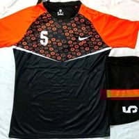 ٨ قطع • ملابس • توصيل موجود