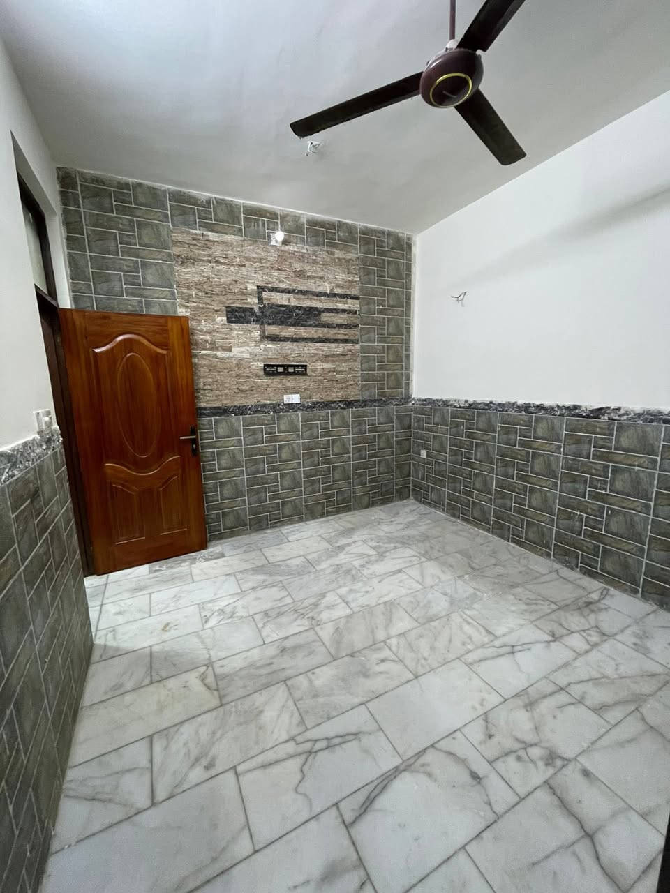 #للايجار_في_السيدية
دار سكني المساحة 50م جديد
يحتوي ع غرفتين وصالة ومطبخ وخدمات
السعر 750
الموقع مربع الاقتصاديين
للأستفسار:***********
مكتب الفهد الهندسي للمقاولات العامة
