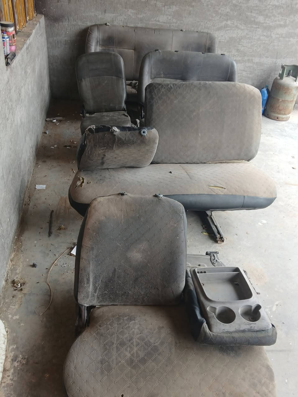 السلام عليكم للبيع تخم كشنات مال بريجو حت مال سايق موجود  الكلابي مال ستاركس نضيف والباقي كلهن زينات لا كسر ولا شك جبير السعر 400 الف مكاني الطارميه شراي يتفضل خاص


**إذا كنت صاحب هذا الإعلان وتريد حذفه لأي سبب، رجاءا أرسل رسالة إلى الدعم الفني**