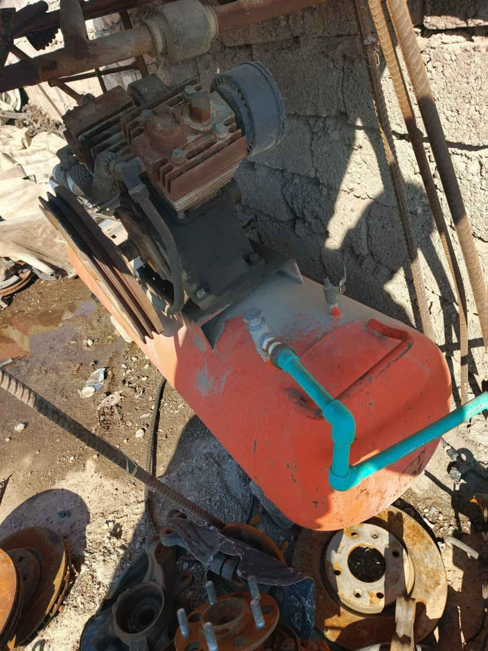 كمبريسر للبيع السعر 200الف ***********
