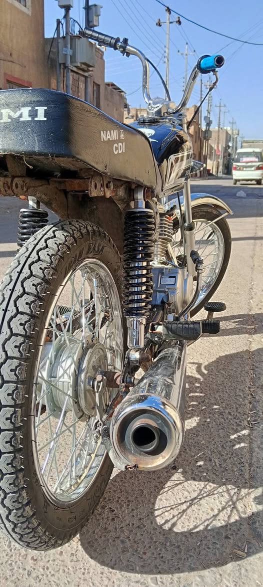 سلام عليكم دراجه مامه شلامجه تعمير كلشي بيه جديد دراجه مكفوله من الطول للطول مكينه مامبدل بيه برقي دراجه اوراق وماشين بيع بل مروريه يعني ماتكلفك اتلثميه ويطلع الرقم السعر 1000ما متواجد عل فيس اتصل عل رقم  (***********)
