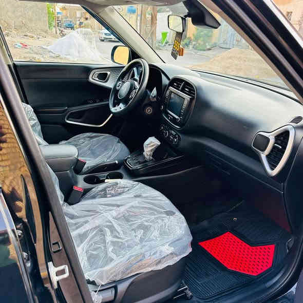 السلام عليكم. كيا صول موديل21 رقم اربيل دولي محرك2000 دوش محرك كير كفاله وارد امريكي صبغ قطعتين الباب خلف السايق والجاملغ  موصفاته 
فئت ال S
كشن كهرباء 
رادرات جانبيه
تحديد مسار
شاشه كامره 
سياره جدآ جديده مابيه اي نقص
السعر 130
العنوان الصويره ‭0773 445 3559
