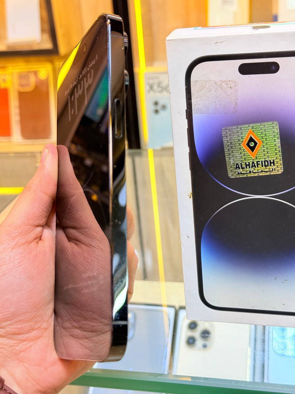 🌙🌙 عروض شهر رمضان  🌙🌙
أيفون14 برو ماكس دبل سيمكارت ( خطين)  ذاكره 256 بطاريه 90  فول نضافه  ممبدل بي شي مع ضمان5ايام كامل ملحقاته  وتر بروف عل حاسبه كله نورمل⭕️متوفر اقصاد رافدين منصه⭕️ 
 مكاني بغداد البياع شارع 13 مركز الريس للموبايل
السعر 850 الف  
***********
