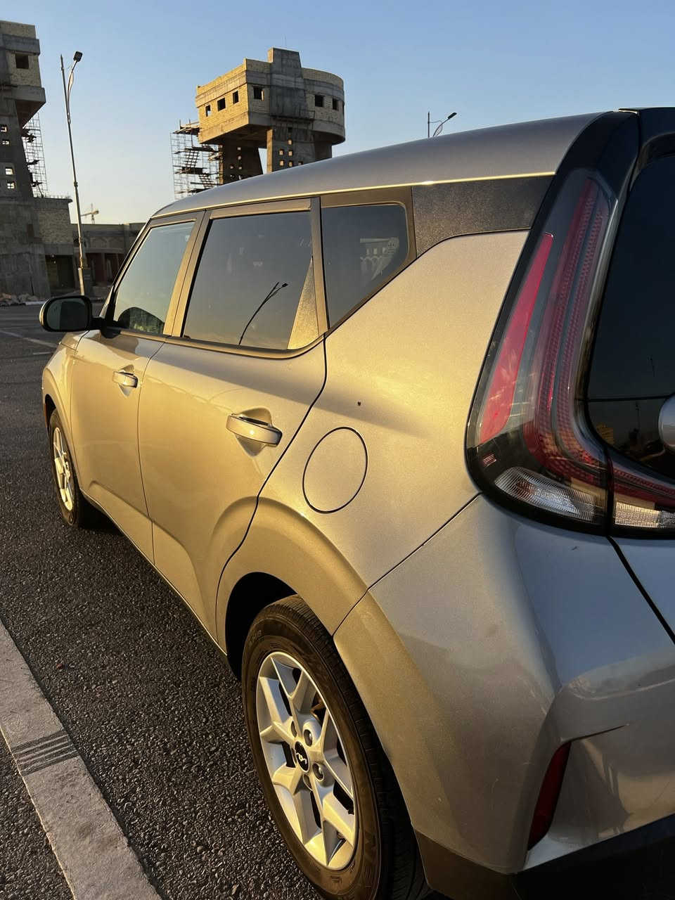 السلام عليكم
للبيع كيا صول وارد امريكي موديل 24 لون سلفر بدون رقم منفيس باسمي حادثه جاملغ امامي جهة اليمنه مبدل نفس اللون والجاملغ الخلفي نفس الجه راجع بارد فئة LX السيارة بدون صبغ للاستفسار الاتصال عالرقم *********** مكان السيارة بكربلاء السعر خاص
