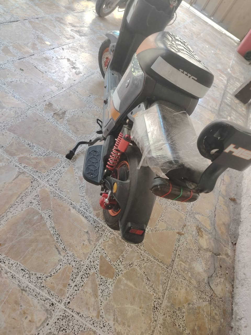 دراجه شحن نقص فقط بطاريات الباقي شغال بصمه سويج مسجل بلوثوث ولبواري الصفح والسله موجودات 375 وبيه مجال مدينه الصدر ***********
