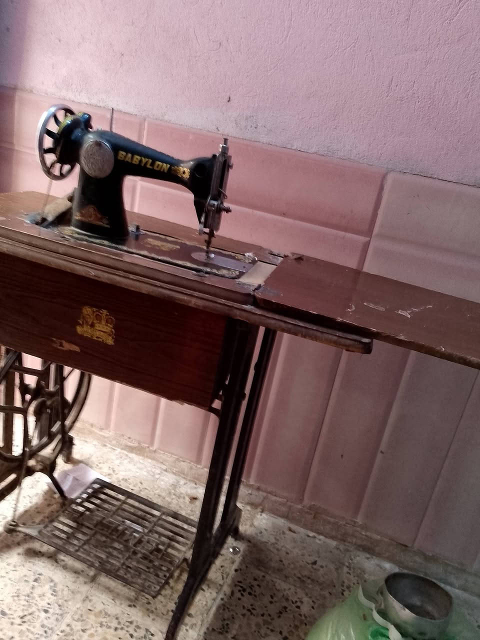 مكينه خياطه مستخدمة
نوعيه ام التاج بابلون  سعرة ٧٥ الف للاستفسار ***********
