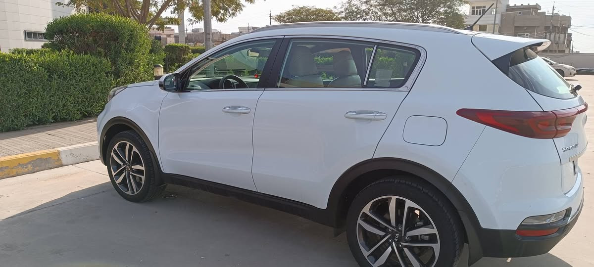 كيا سبورتج خليجي ماشية 46 الف حقيقي سيارة جديدة بمعنى الكلمة رقم سليمانية لوحة جديدة سنوية جديدة بأسمي  2031 تاريخ الانتهاء سيارة مواصفات اعتيادية شاشة كاميرة حساسات امامية وخلفية ويل حجم 19 مرايات شفط اشاير بالمري سيارة بيها بارد كلش قليل بالصندوق مأشر بالصورة مكان السيارة كركوك السعر 210 ورقة للاستفسار *********** كركوك, العراق
