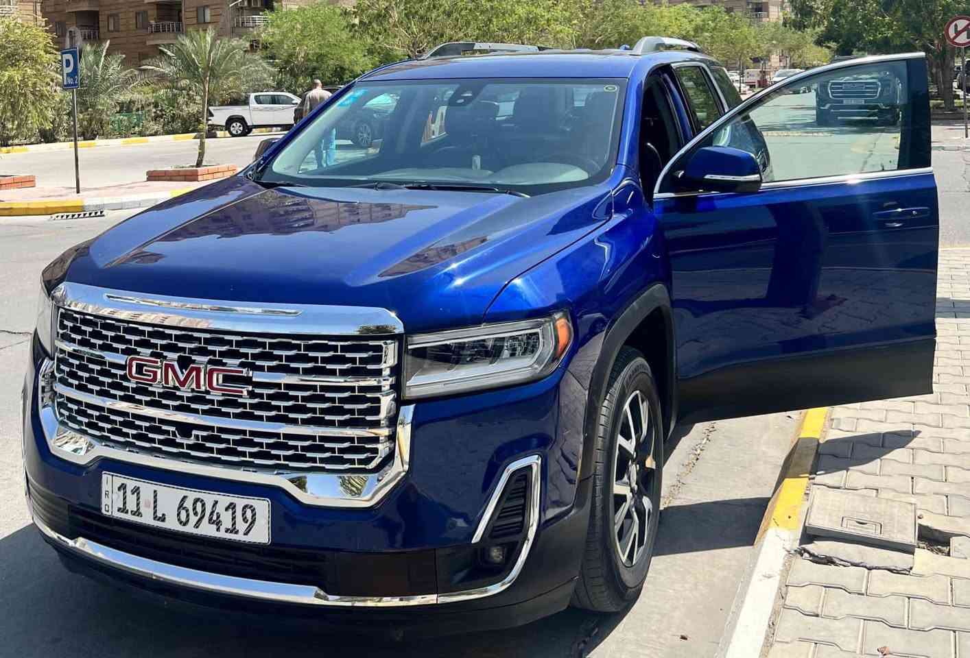 سلام عليكم لبيع فقط جمسي اكاديا موديل (23) فول موصفات (في آي بي ) مانع تصادم تحديد مسار تدفئه تبريد مركزي (3) قطع منفصل (7) راكب شاشه كار بلي (4) سلندر تيربو صندوق كهربائي سماعات (Bose) كشن منفصل فور ويل  (4) انضمه قياده دبل فتحه 
رقم بغداد باسمي وبعد بيهه موصفات مفوله 
السياره حلوه ومناقصهه اي شي /بكاني بغداد الراشديه/قرب مطعم ضفاف دجله حادثهه /جاملغ وبنيد/وباب مصبوغه توحيد لون /***********
