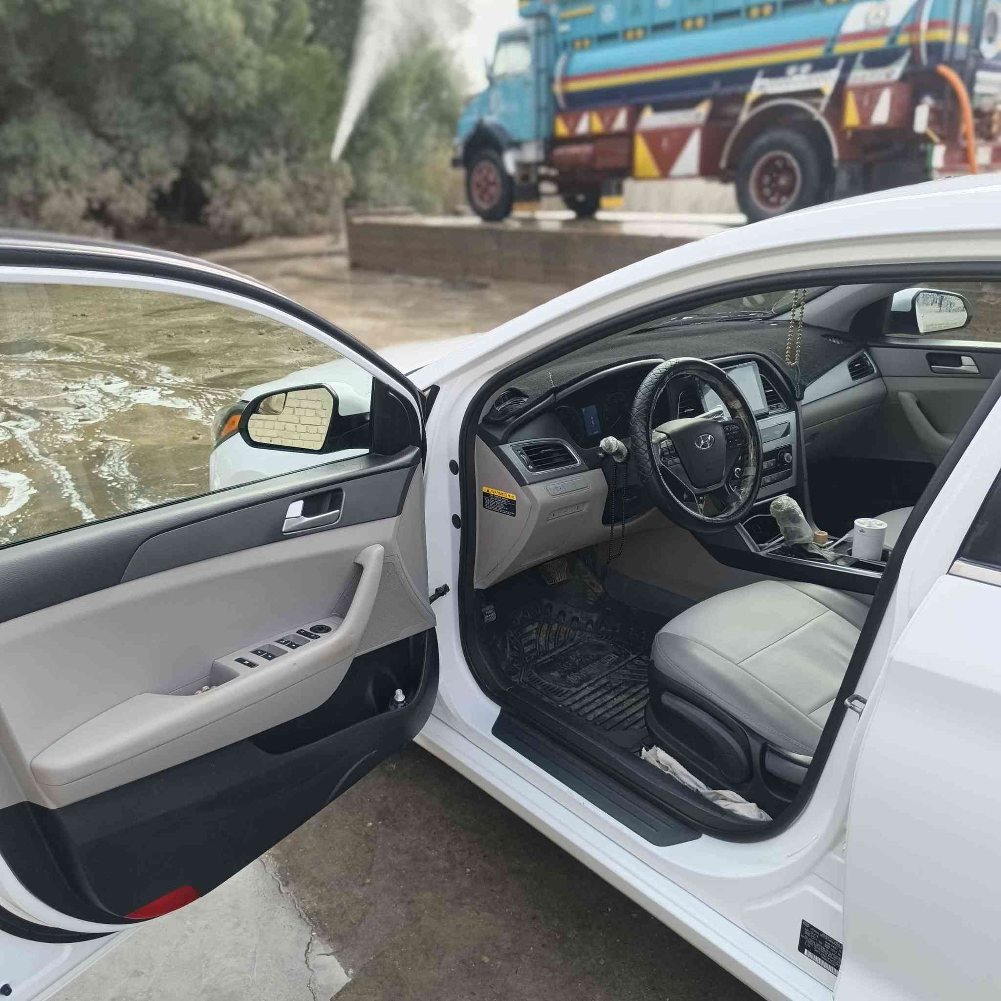 سوناتا امريكيه 2015بسمي مكفولة من مكينه كير حدايه تخم تاير حداديه كله جديد بالجيش حادثة موظح بالصورة بمريكا/130بيهه مجال قليل*********** Singapore
