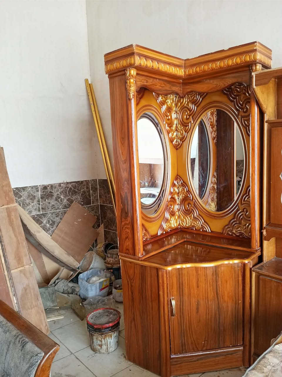 للبيع 
ميز مرايه 60 
جربايه مع دوشك 125 
زاويه 60 
عنوان الرمادي لبفراج


**إذا كنت صاحب هذا الإعلان وتريد حذفه لأي سبب، رجاءا أرسل رسالة إلى الدعم الفني**