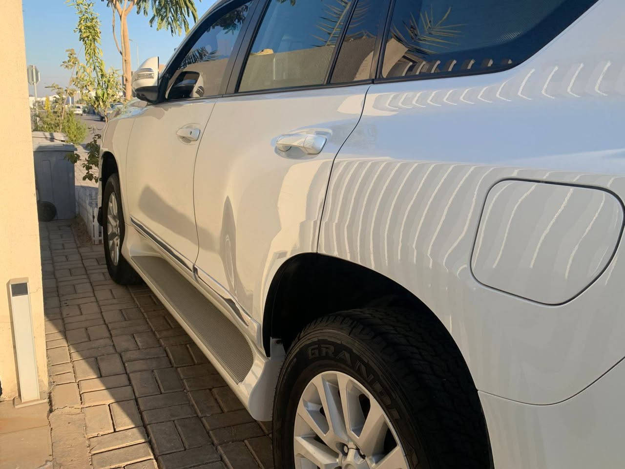 برادو2016 Vx
ماشية ١٣٥ مكفولة من الصبغ والتبديل
(بيه بارد بركن البنيد جهة الايمن ومفتوح براغي البنيد لغرض التطبيق)
فول مواصفات
كشنات جلد تدفئة تبريد +دوشمة جلد ولفت الإماراتي
كشنات الخلفي كهربائي
فتحة +بردات خلفية
شاشة  اربع كامرات
انارة ليزرية داخلية بالابواب تتعلى وتتنصى 
حساسات امامي خلفي
تحكم ستيرن بلوتوث
أستيرن كهربائي
٦ سلندر
بصمة أبواب +مري شفط اشاره بالمري 
ترحيب عند الاقتراب 
تخم تاير جديد 
ادامة منضومة بانزين كاملة من شركة ساز
مكان السيارة بغداد الكرخ 
السعر (370)وبيها مجال 
واتساب ***********
