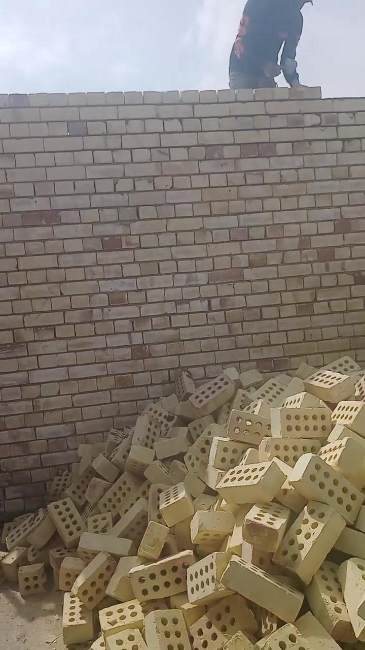 السلام عليكم خلفة بنا درجة اولى اشتغل عل دبل قطعي سعر مناسب ***********
