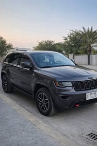 Jeep grand sheroke (trile hoke) 2021 مرقم بغداد بأسمي   الضرر موضح بال...