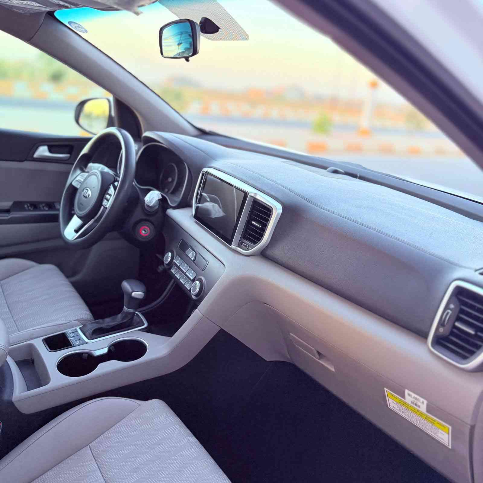 السلام عليكم عليكم
سبورتج ٢٠٢١ خليجي،محرك ٢٠٠٠
السيارة مكفولة، سونار مرفق
السيارة جديدة كلش استعمالها نظيف كلش
السيارة ماشية ٨٥ بس گانما ماشيه ٢٠
السيارة جاهزة
السيارة مواصفات عادية معروفة 
شاشة اصلية ،مري كهرباء،والباقي معروف 
والسعر 210
والمكان الدورة 
وهذا رقمي ***********
رقمها سليمانية باااسم لسنة 2027
