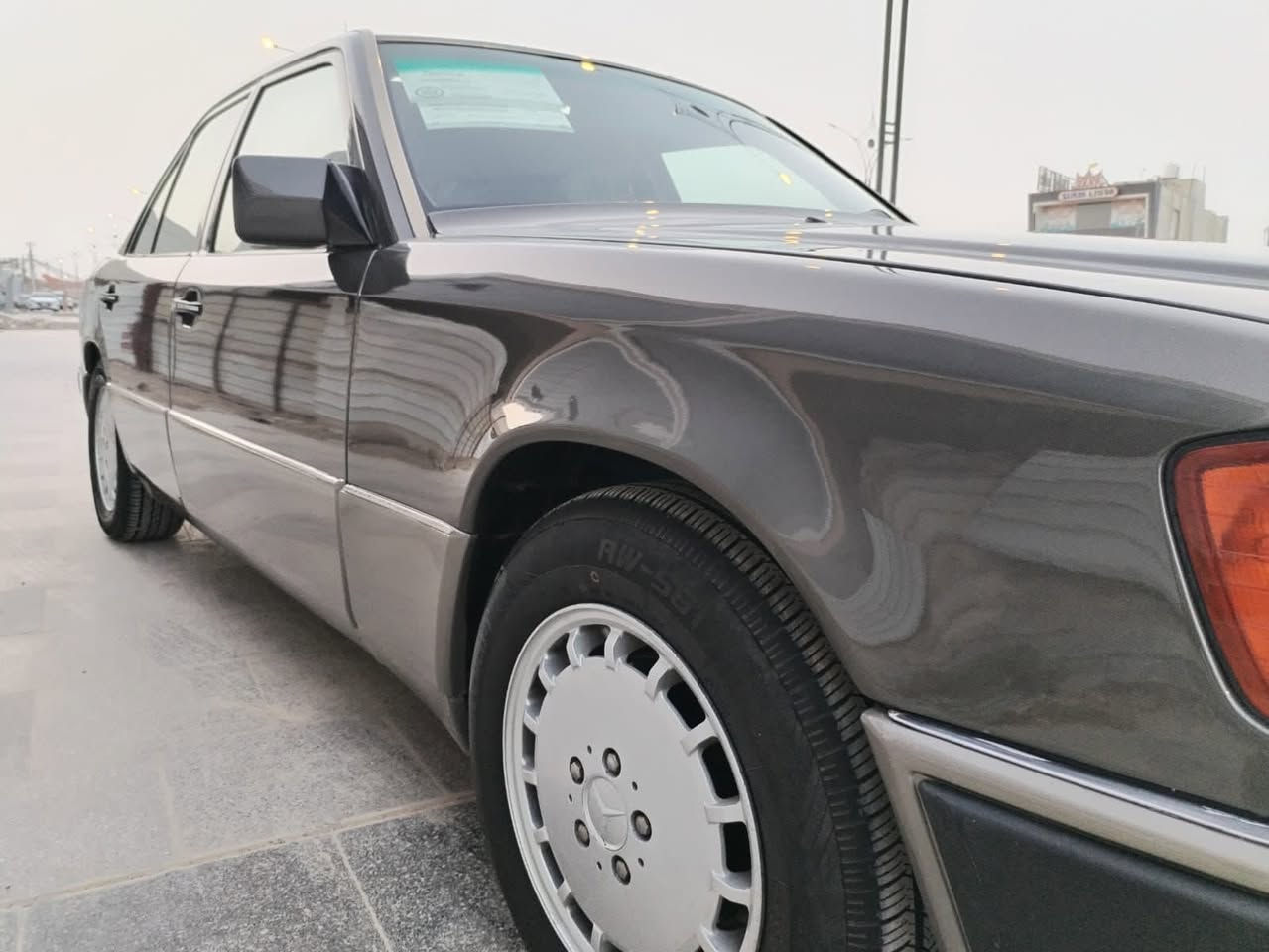 سياره مارسدس دب  موديل 1992مكفوله حلوه وجديده بلاديه كير ومحرك بلادي سته سنلدر مكفولات  حداديه جديده تخم تاير جديد دواخل بل كارتون تبريد خير من الله فتحه بلاديه كشنات كهرباء جام كهرباء سياره استخدام شخصي حلوه ونضيفه رقم بغداد مشروع وطني  
السعر 90 وبيه مجال للشراي مكان السياره ذي قار
اتصال واستفسار ***********
