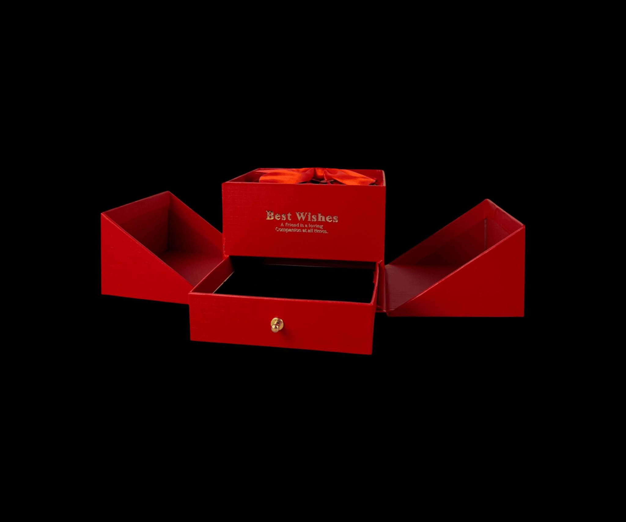بوكس هدية مفاجأة مع درج سري – Best Wishes

الاستخدامات

تقديم الهدايا الرومانسية بطريقة فخمة ومفاجِئة

مناسب لعيد الحب، الخطوبة، الزواج، أعياد الميلاد والمناسبات الخاصة

يمكن وضع عقد، خاتم، ساعة، عطر صغير أو رسالة حب

مثالي لهدايا الأزواج، الأحباب، أو شخص مميز

المميزات

تصميم أنيق على شكل قلب بلون أحمر فاخر

آلية فتح جانبية تعطي تأثير مفاجأة مميز

درج سفلي مخفي لحفظ الإكسسوارات أو المجوهرات

بطانة داخلية ناعمة لحماية المحتويات

ورد صناعي مع ربطة أنيقة يعطي لمسة رومانسية

صناعة متينة تحافظ على شكل البوكس

مقاس عملي لا هو كبير ولا صغير – مناسب للتقديم والهدايا

محتويات الصندوق

بوكس هدية على شكل قلب

درج سفلي مدمج

ورد صناعي داخلي مع ربطة

كيس هدية أنيق مكتوب عليه Best Wishes

الملاحظات

قياس المنتج:

- الطول: 13 سم
- العرض: 13 سم
- الارتفاع: 10 سم

قياس الكارتون:

- الطول: 14 سم
- العرض: 14 سم
- الارتفاع: 13 سم

الإكسسوارات المرفقة مع البوكس تكون ضمن العرض.

نوع وشكل الإكسسوارات قد يختلف حسب التوفر (سلسلة، تعليقة، أو إكسسوار مشابه).
السعر 10 الاف


**إذا كنت صاحب هذا الإعلان وتريد حذفه لأي سبب، رجاءا أرسل رسالة إلى الدعم الفني**