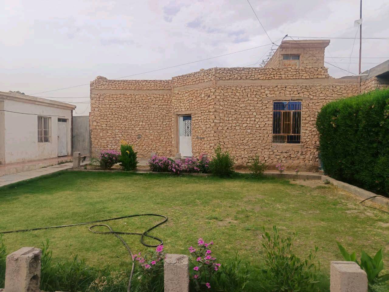 قطعه ارض للبيع مساحته 3063متر ومعه دار سكني   سعر المتر 80 وبي مجال شي قليل واذا احد يريد اكو 300متر موجود المكان جزيره البوذياب  قرب مدرسه ابن زيدون تبعد عن مركز المدينه 5دقايق لاستفسار ***********