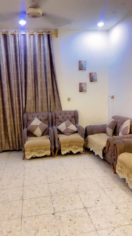 البيع بيت في الخطيب الزراعي شارع الحشد قرب مولدة حيدر الاسدي 
🔴🔴🔴🔴🔴
🏡مساحة 60 متر واجهة 5 ونزال 12 
🏠بيت طابقين ونصف 
🚩بناء 2022 
🏡للاستفسار اتصل *********** موجود واتساب
