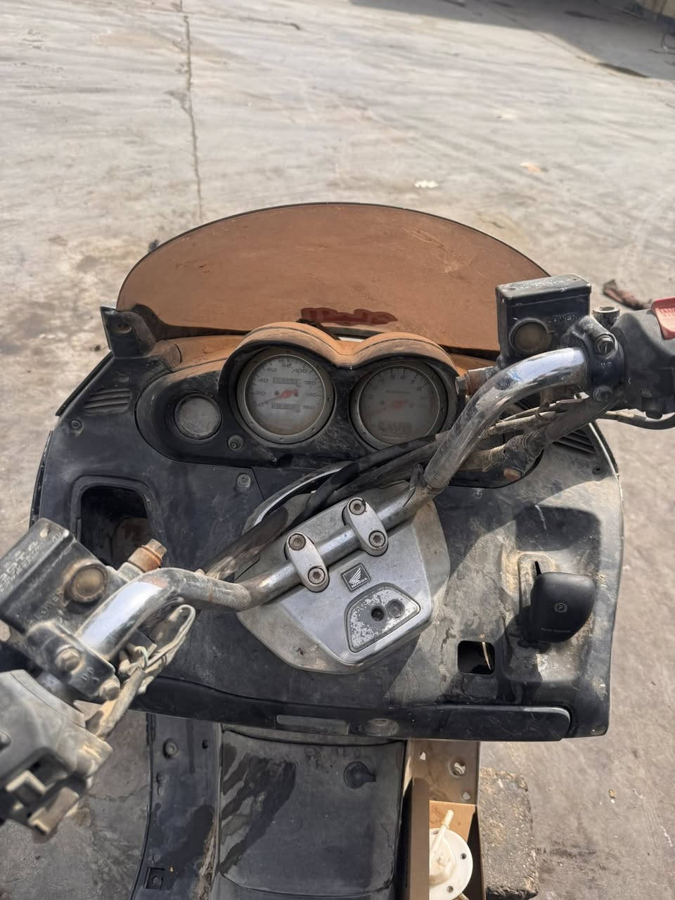 فورزه 06 للبيع 
عطلانه يحتاجلها سلف وباتري وكابريتر 
مهموله رايدها ب 300 الف وبيها مجال


**إذا كنت صاحب هذا الإعلان وتريد حذفه لأي سبب، رجاءا أرسل رسالة إلى الدعم الفني**