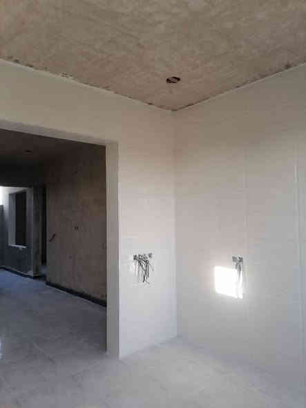 السلام عليكم خلفه سيراميك الجدران و الأرضية حالين متفرغ مكان ديالى بهرز ***********
