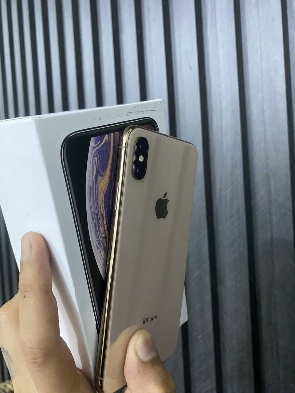 ايفون اكس اس ماكس جهاز وتر بروف ما مفتوح فقط فيس ايدي واكف بطاريه 86 ذاكره 256 نضيف كلش زلغ مابيه كامل ملحقات كارتون وشاحنه السعر 225 وبيه مجال مكاني البصره الحيانيه ***********
