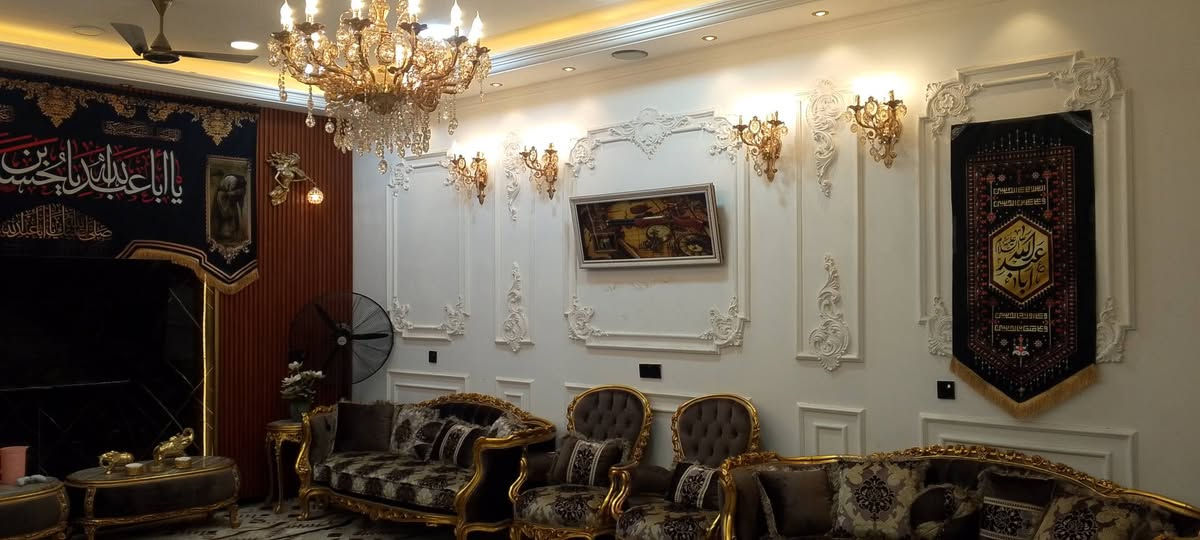 دار ركن  طابقين للبيع مساحته 470متر🟥 نظيف بناء حديث 🟦
--يحتوي الطابق الاول 
على ثلاثة غرفة نوم وهول وصالة واستقبال ومطبخ  وصحيات كبيرة داخلية وخارجية وگراچ كبير وحديقة ومكان جلسة 
والطابق الثاني يحتوي على ثلاثة غرف نوم وهول وصحيات 🟥
⬅️مبني من الطابوق🔲
⬅️ السقف صب كونكريت 🔲
⬅️الأرضية والجدران سيراميك🔲
⬅️ديكورات وترتيبات درجة اولى🔳 ⬅️السطح شتايگر 🔳
⬅️نوع العقار طابو زراعي مرقم 🚨
⬅️في الشارع الرئيسي وليس فرعي🚨
⬅️الدار مرتب فووول درجة اولى واحلى من الصور بهواي🚨

السعر//180 مليون قابل للتفاوض 🟥
العنوان // كوت ــحي الحكيم الاولى  -- شارع گاله الرئيسي ركن🟦
  
    ===================  
للاستفسار الاتصال على الارقام التاليه ⬇️⬇️
📳📳*********** 📳📳
📳📳*********** 📳📳
📳📳*********** 📳📳
مكتب دلالية اهل الديرة للعقار 🏨🏨
