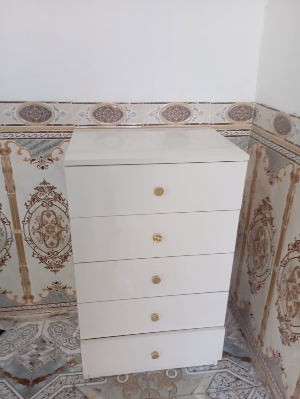 السلام عليكم .. غرفه تركيه للبيع الثكيله النوعيه الزينه ..***********
