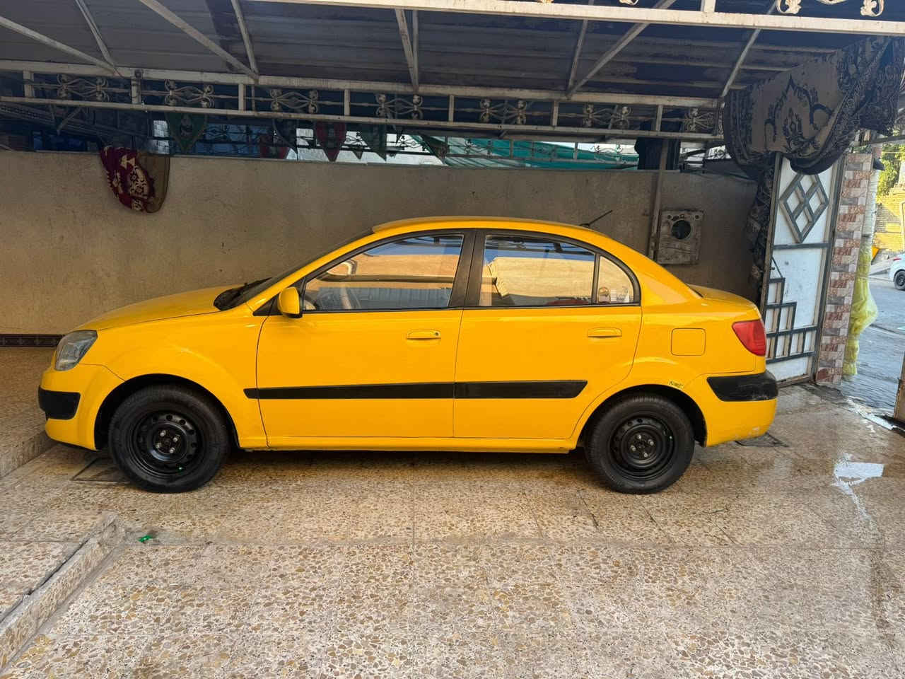 كيار ريو ٢٠١٠ مكينه ١٦٠٠ السياره كفاله من ضربه وتبديل صبغ تغير لون مكينه كير مكفولات حداده ١٠٠/١٠٠ تبريد السياره جاهزه من كلشي هياه وغرامات مصفره سنويه باقي ٥ اشهر وتسقط رقم بصره السعر ٦٩ للاستفسار ***********
