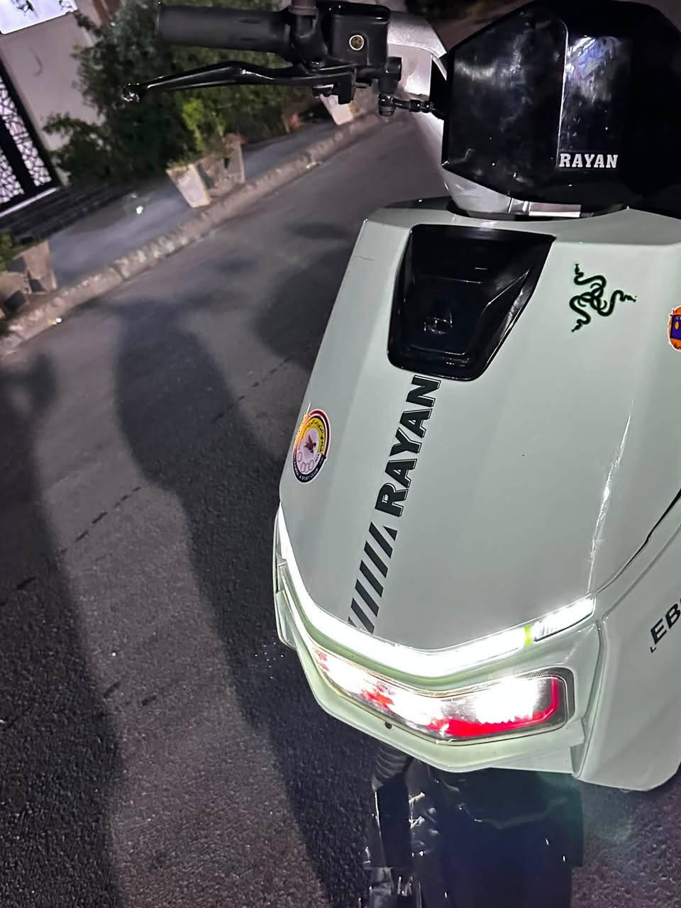 سلام عليكم دراجه ريان K4 موديل 2025 
جديده  6 بطاريات 
ملف 2000 
عقل بلادي 
دراجه تخبل 
تمشيك 60 كيلو حقيقي 
سرعه 60 
العنوان بغداد العامريه 
***********
