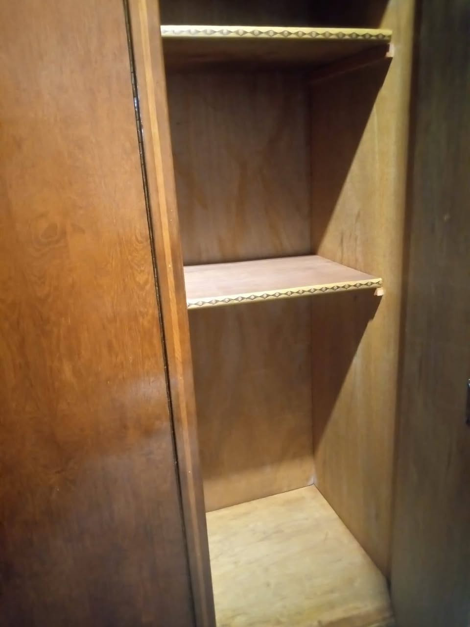 كنتور خمس أبواب تسكام اخو جديد ٥ارفوف مع تعاليك نضافه شكل انته تقيم سعر شد  ٣٢٥ نساهل لشراي واكو توصيل عنواني كربلاء حي عامل منطقه ثانيه رقمي *********** محمد نجار
