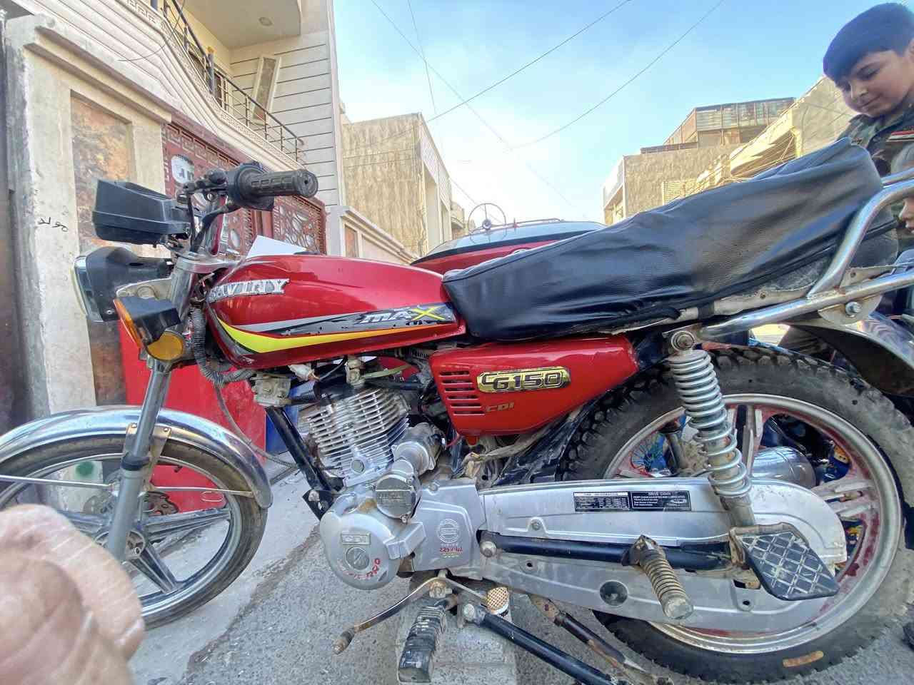 سلام عليكم دراجه نوع سيفان موديل ٢٠ اوراق كامله مكينه مكفوله تيرات جداد كهربائيات كلها شغاله بس نقص باتري السعر ب٤٧٥ وبيها مجال بسيط حك الجيه مكاني بغداد الدوره وهذا رقمي ***********
