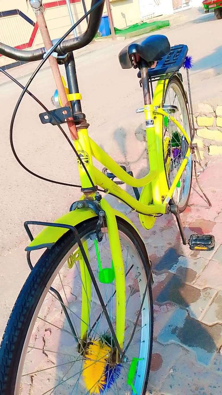 سلام عليكم بيسكل لون تفاحي للبيع شركت بيدي بيسكل 
نضيف موديل، 2017 تجي شوفة يالة تاخذة شراي يخابرني او يراسلني واتساب/***********/ مكاني العماره ابو رمانة
