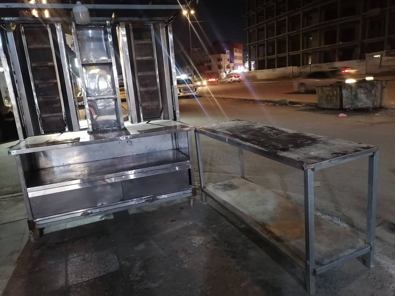 شواية كص مزدوجه وميز ستيل سعر الشوايه ٨٠٠ والميز ١٥٠العنوان الغدير ***********
