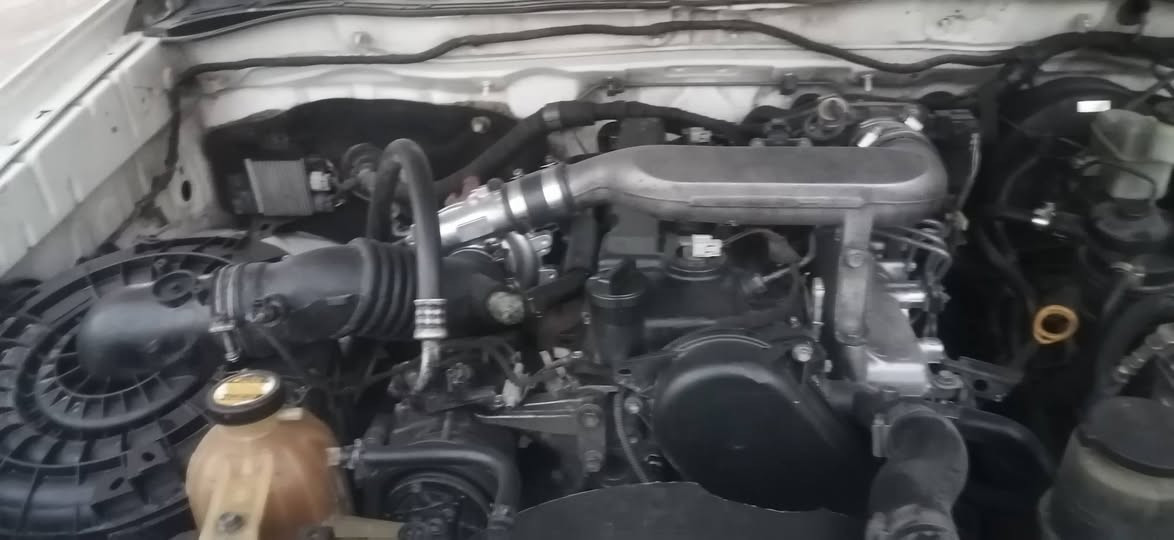 فلاونزه فور ويل شغال  2013  4X4  كاززز كاززز كفاله ضربه صبغ مكينه جديده لاتنقيص ولاتبخير رقم اربيل تحويل وكاله مكاني بصره السعر 150 وبيها مجال ***********
