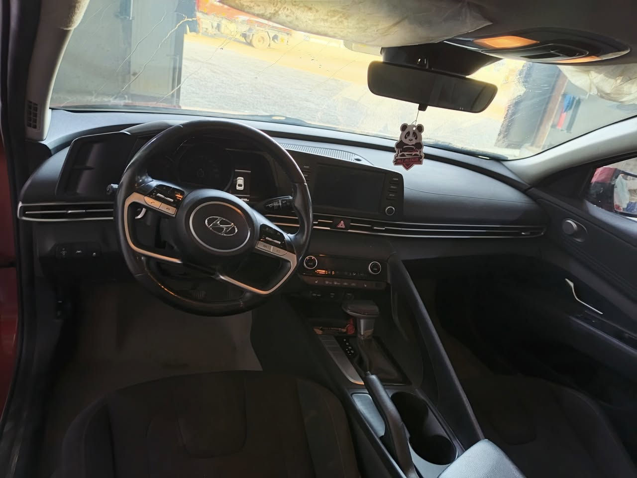 السلام عليكم الانترا موديل ٢٢ فول مواصفات حادثه بنيد فقط وبارد بل الجاملغ الأمامي قليل وبيها شخوط بل البنيد بس يروح بل البوليش  سياره ماشيه ٦٥ ألف فقط يعني عله كد روحتي لدوام ممتعوبه السعر ١٤٥ /  *********** عنواني حي السلام قرب فلكة كماليه
