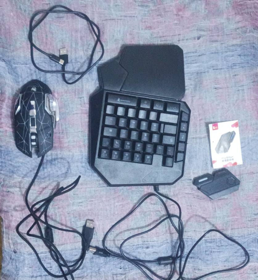 --» كيبورد وماوس قيمنق للموبايل (شبه جديد)
​التفاصيل:
للبيع كت كيبورد يد واحدة مع ماوس وتحويلة (Mix Elite) الأصلية.
​الحالة: نظيفة جداً، مستخدمة ثلاث مرات فقط.
​الأداء: استجابة سريعة جداً ومناسبة لألعاب ببجي وفري فاير وكول اوف ديوتي على الموبايل.
​السعر:  30,000 الف دينار مع التوصيل
​المكان:[ديالى-جلولاء]
ملاحظة: القطع جديدة وما بيها أي شخط أو عطل، والبيع لعدم التفرغ. 
اي استفسار في الخاص


**إذا كنت صاحب هذا الإعلان وتريد حذفه لأي سبب، رجاءا أرسل رسالة إلى الدعم الفني**