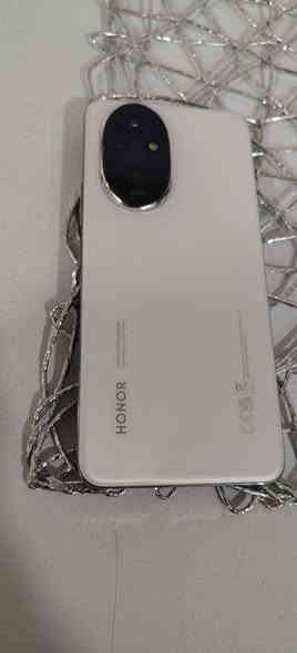 هونر 200 5g لون ابيض لؤلؤي مكفول نضيف نقص شاحنة ويا باكيت وكفر السعر325وبيه مجال قليل ذاكرة 512 مكفول مكاني بغداد العامرية للاستفسار ***********وتساب
