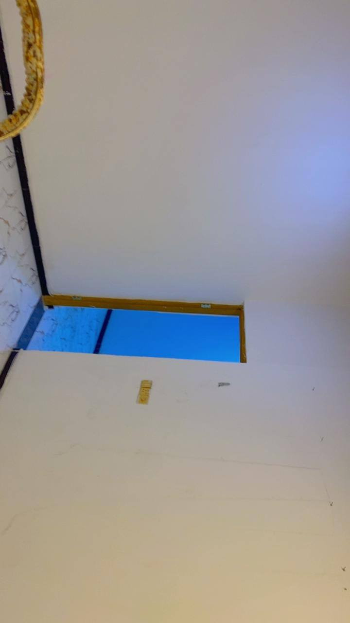 السلام عليكم 
جزيزه غرفتين وصاله واستقبال مطبخ صحيات 
مساحه 100
جزيره زين العابدين 
يجاره قفل 350
عقارات امير الصالحي
***********
