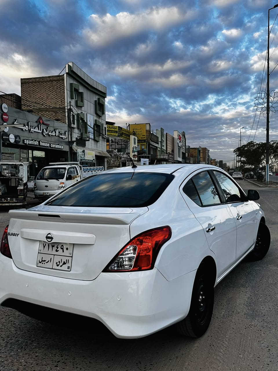 للبيع نيسان صني هندي 2022 بليته زركه مكفوله بيها بارد بالجنطه  تراي زيرو   ***********. .؟
