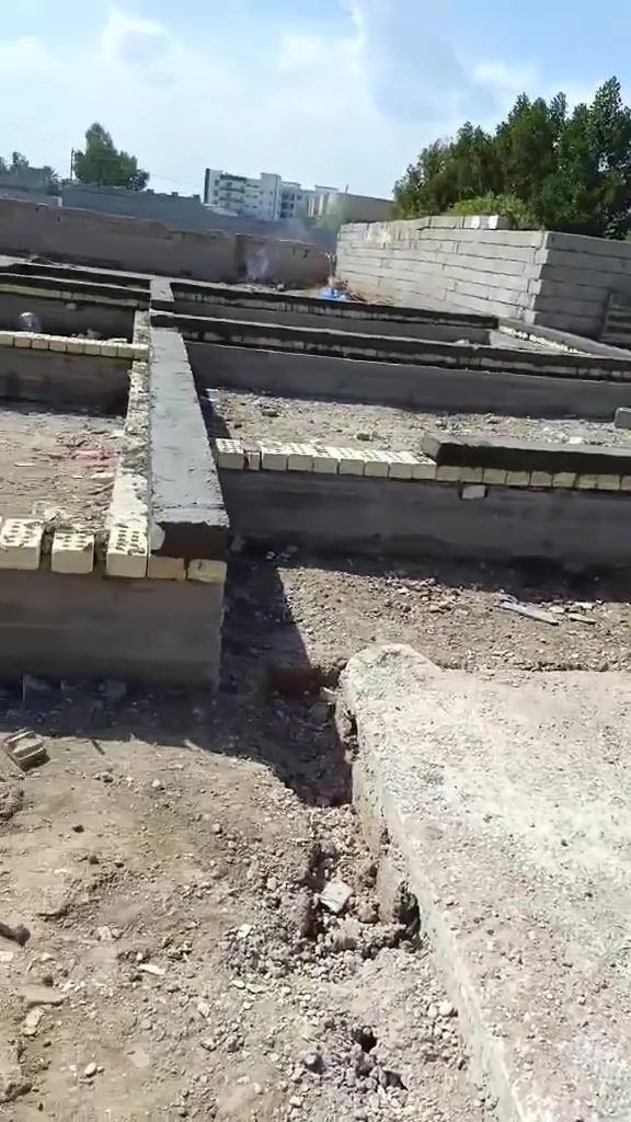 على بركة الله تعالى  قطعه ارض للبيع المساحة 340 متر ركن مبني منها بتلو 150 متر 
موقعها جوار شركة الببسي تبعد عن الشارع العام  اقل من 100 متر  السعر ٤٨ قابل للعمله لاستفسار مراساله الحساب


**إذا كنت صاحب هذا الإعلان وتريد حذفه لأي سبب، رجاءا أرسل رسالة إلى الدعم الفني**