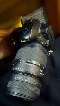 كامره نيكون D5300 للبيع للستفسار التواصل ع الرقم 07838301009 وات ساب