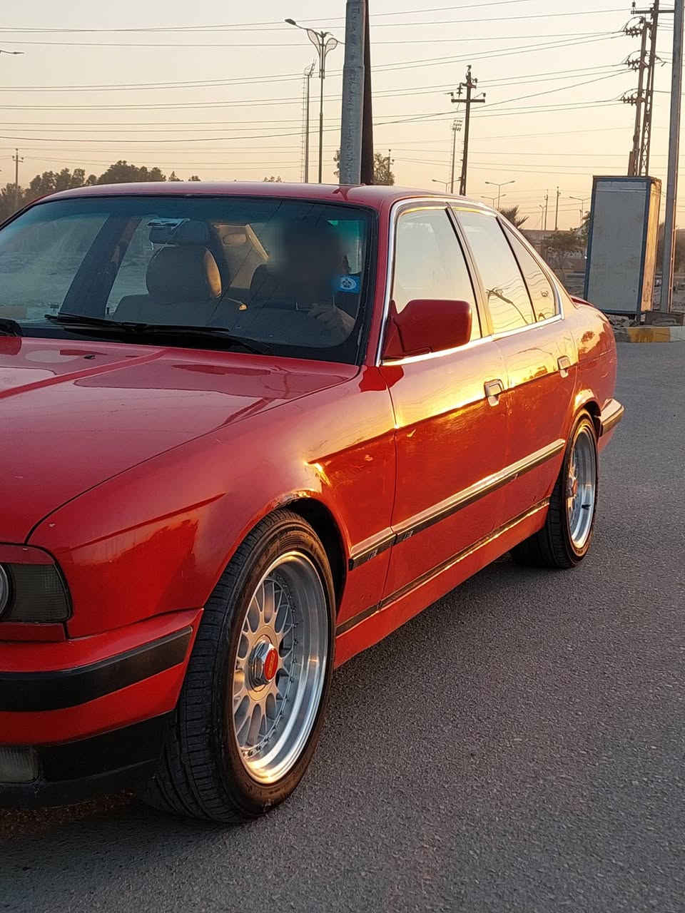 بي ام 500 محور مكينه 28 گير عادي مكفولة مكينة وگير صبغ عام للجمالية 
سيارة نظيفه تخم تاير ووياله جديد صدر جديد رقم كركوك تحويل ثاني يوم. سعر 60 بيها مجال للشراي مكان السيارة الناصرية 
هاتف ***********
