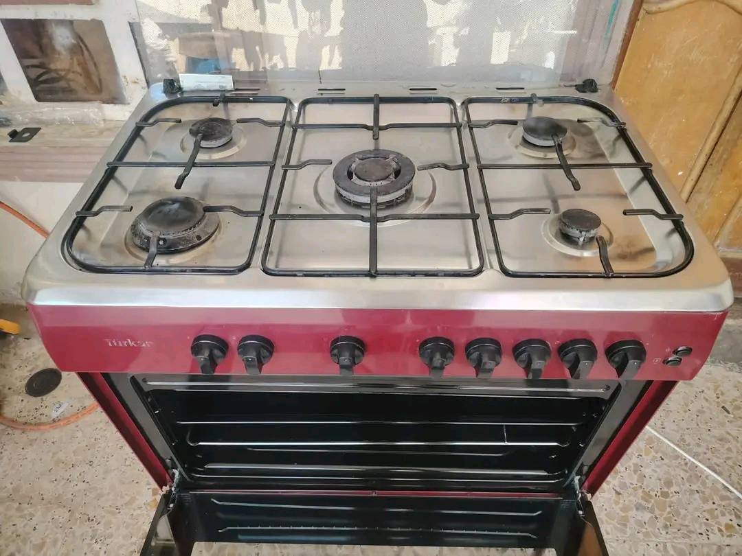 طباخ شغال نظيف كلش مصري 
المكان كربلاء  طوريج