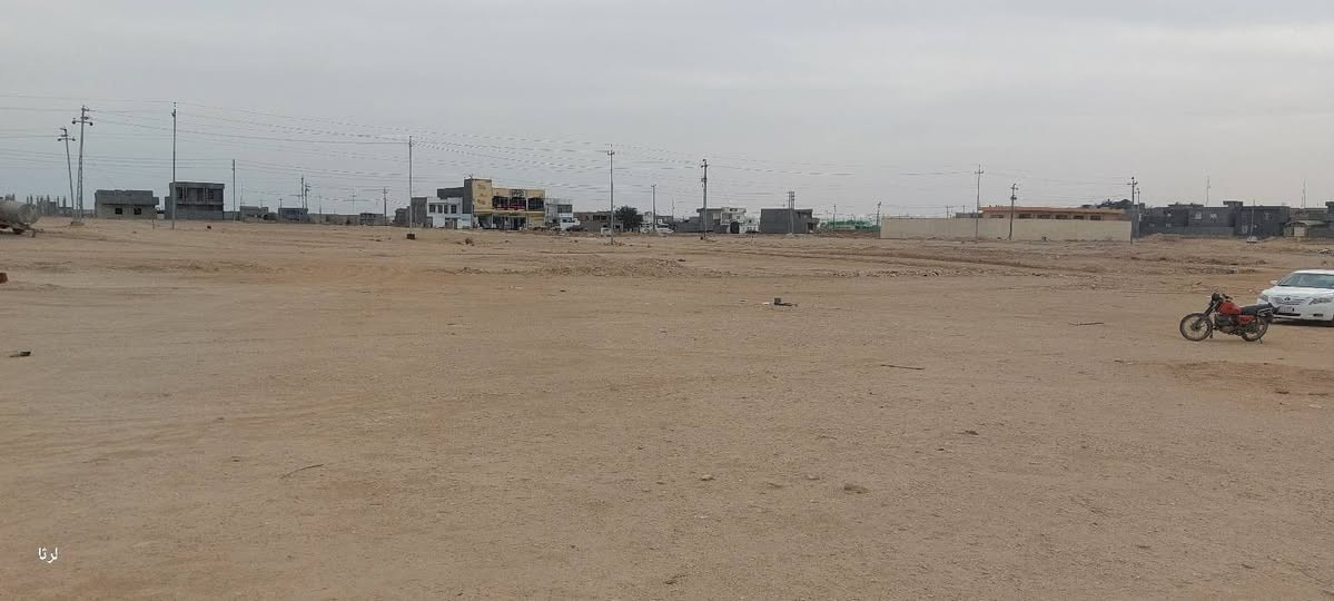 السلام عليكم قطعة ارض البيع مساحة 300 متر طابو موقع شاعي قرب محلات بلديه قطعة عدله. مكانه حلوووو لاستفسار اتصال ***********
