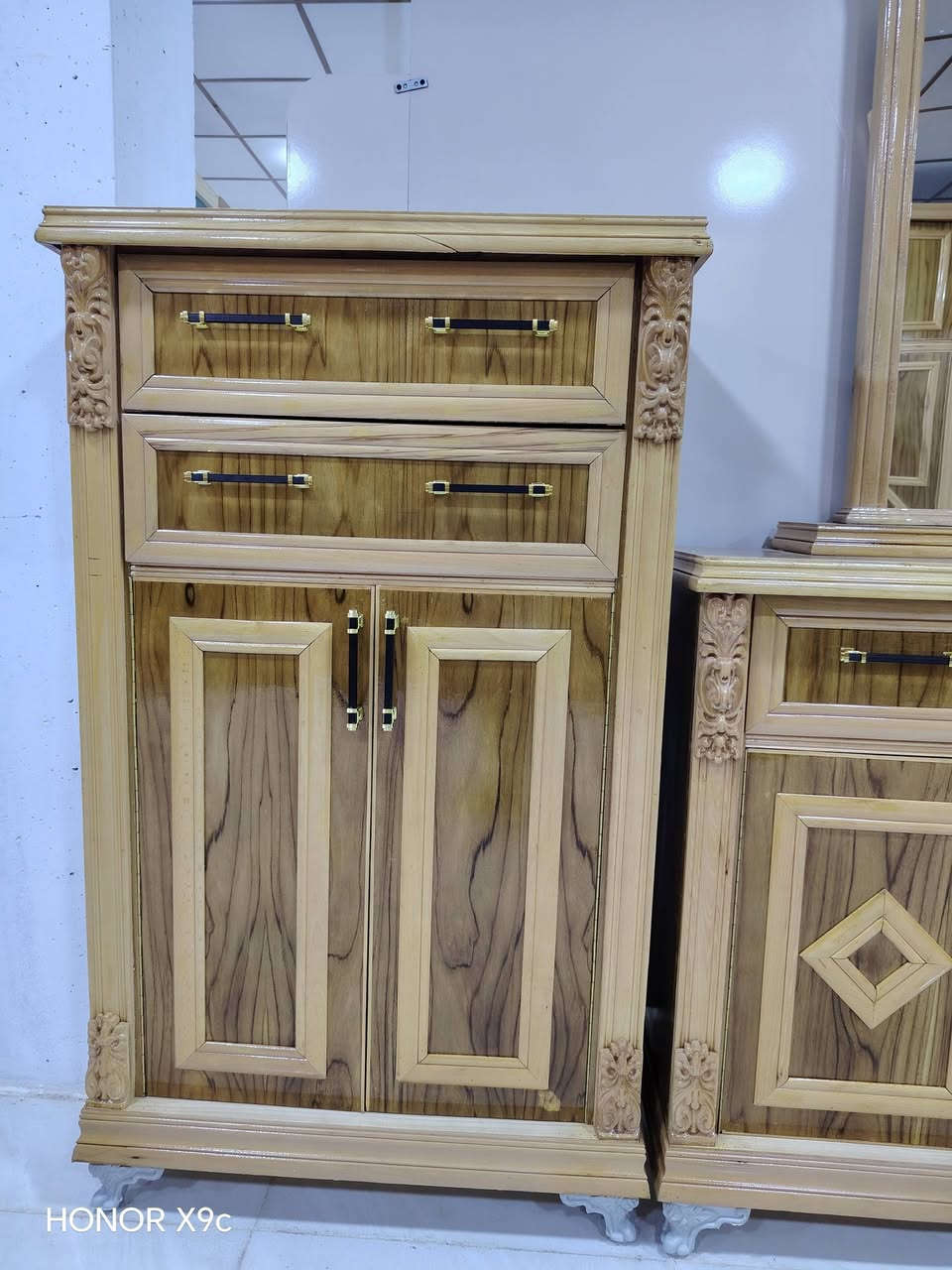 السلام عليكم
تم وصول غرفه ست ابواب طابقين
 الخارج صاج 5 ملم الداخل صاج 4 ملم
توج والنقوش كلها تكون زان مصري
اما الحشوه الداخل كلها تكون كلها لوح جديد
بالاضافه الى  نقل وشد مجاني الى جميع المحافظات
 للاستفسار الاتصال على الرقم ***********
